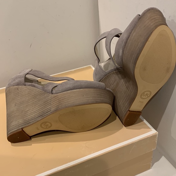 Michael Kors Soft Gray Suede Harley Platform Wedge Heel Strappy Sandal Zipper - Picture 9 of 16